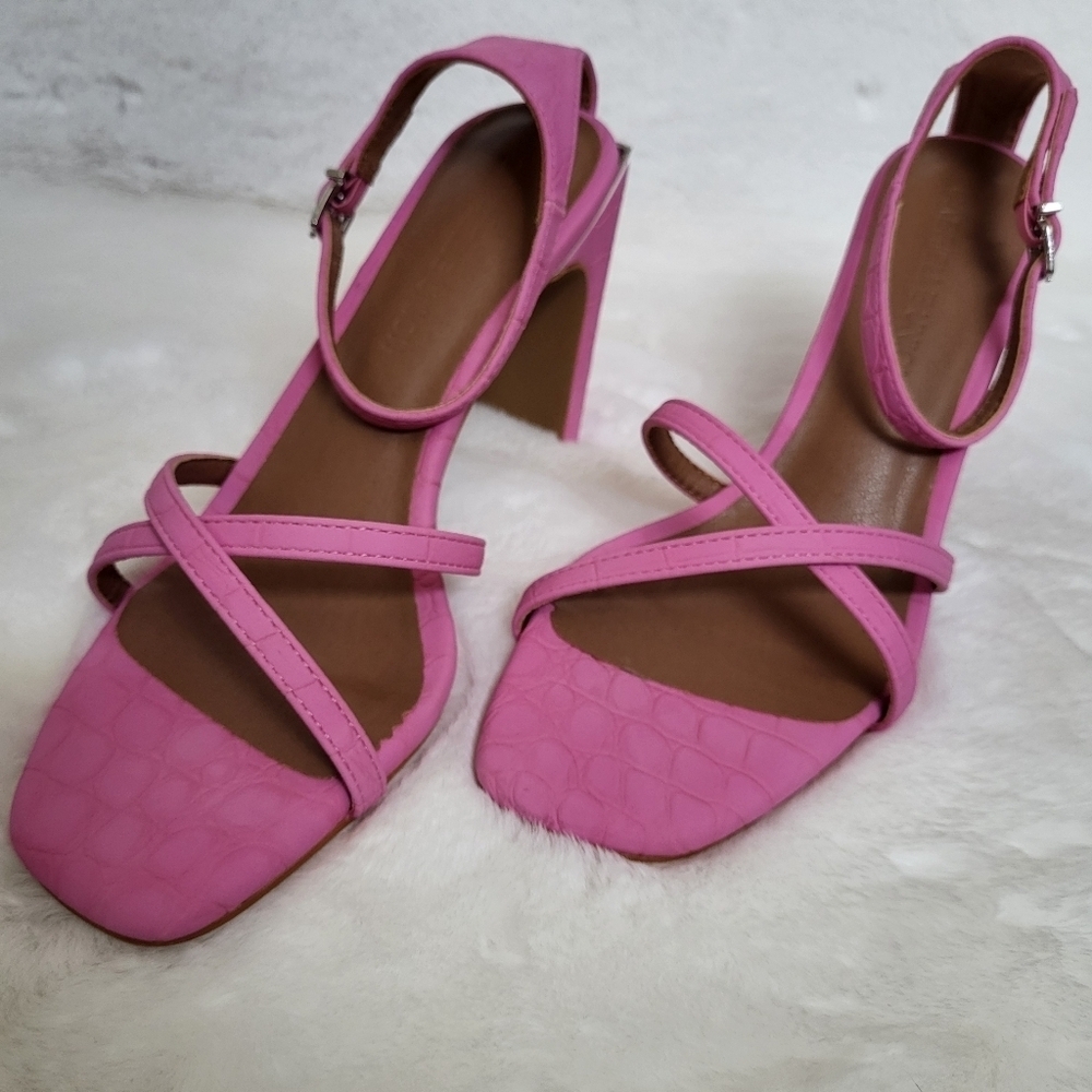 NWT Gabrielle Union Serenity Ankle Strap Sandal In Pink Women's Size 8.5